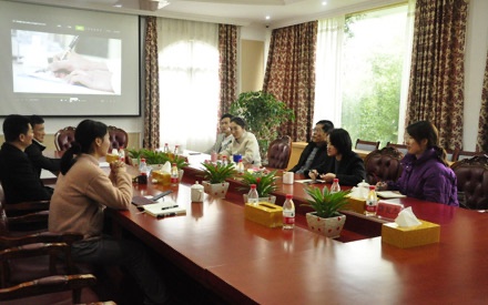 省政府參事室特約研究員、四川縣域企業(yè)家委員會理事長謝光大，四川縣域企業(yè)家委員會秘書長侯佳等來公司調(diào)研