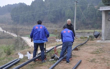 四川森普管材股份有限公司順利完成旌陽(yáng)區(qū)和新鎮(zhèn)長(zhǎng)壽村十組援建飲水工程！